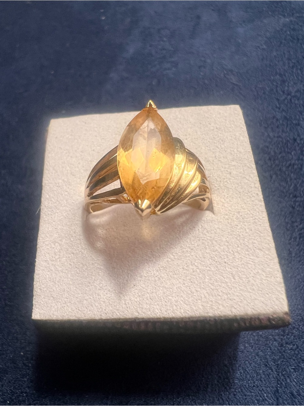 10kt Gold Citrine Marquise vintage ring- size 7